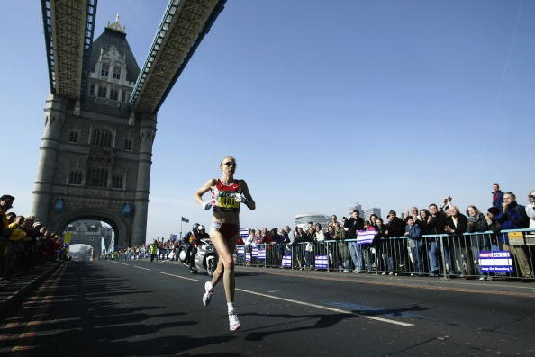 Paula Radcliffe, pictured en route to her 2003 world marathon record, has had her claims of being a clean athlete backed up by blood test sample figures released by Sky News ©Getty Images