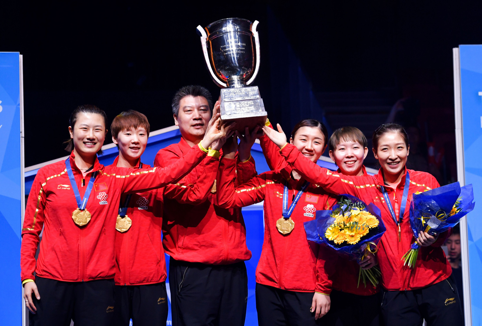 China celebrate their World Championship success over Japan ©Getty Images