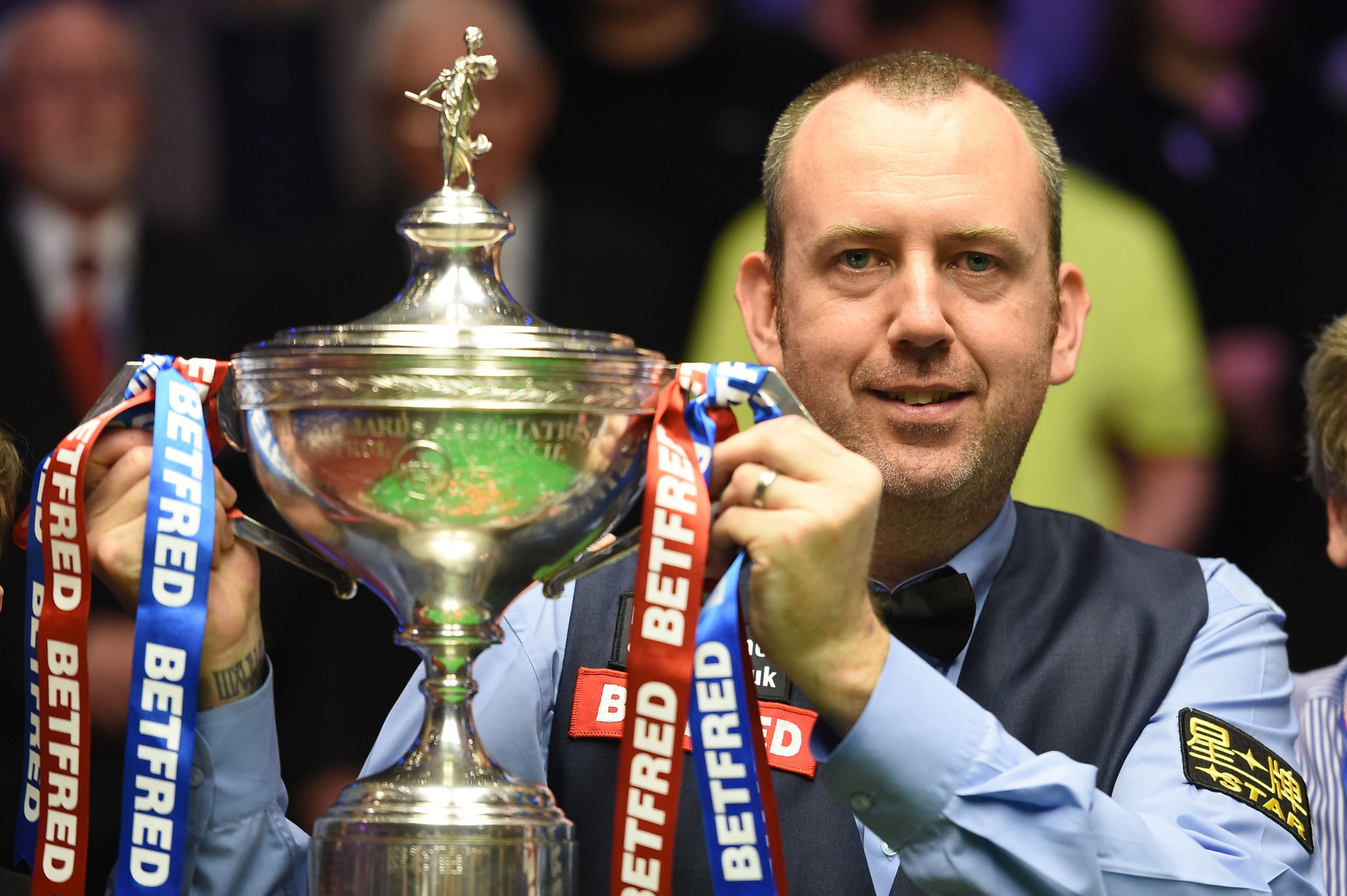 Williams holds off comeback from Higgins to clinch third World Snooker Championship title