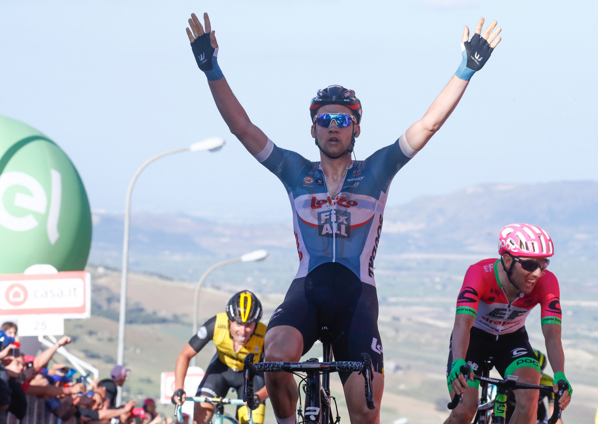 Wellens wins as Giro reaches Italy - but Froome loses ground