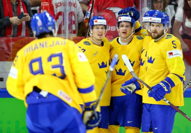 Sweden thrashed Austria to go top of Group A ©IIHF