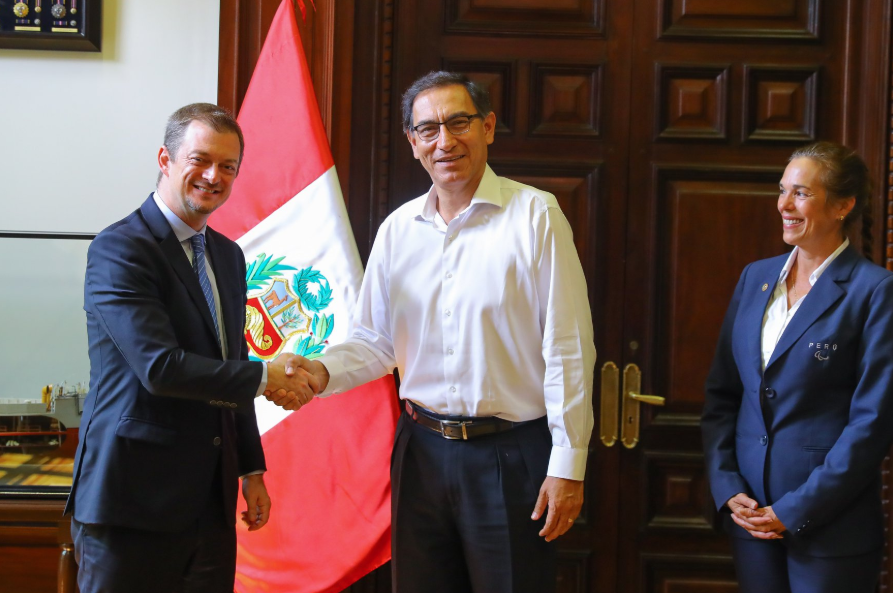 Peruvian President Martín Vizcarra, right, has met with International Paralympic Committee head Andrew Parsons, left, at Government Palace in Lima ©Lima 2019
