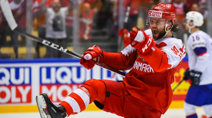 Denmark kept their playoff hopes alive on home ice ©IIHF