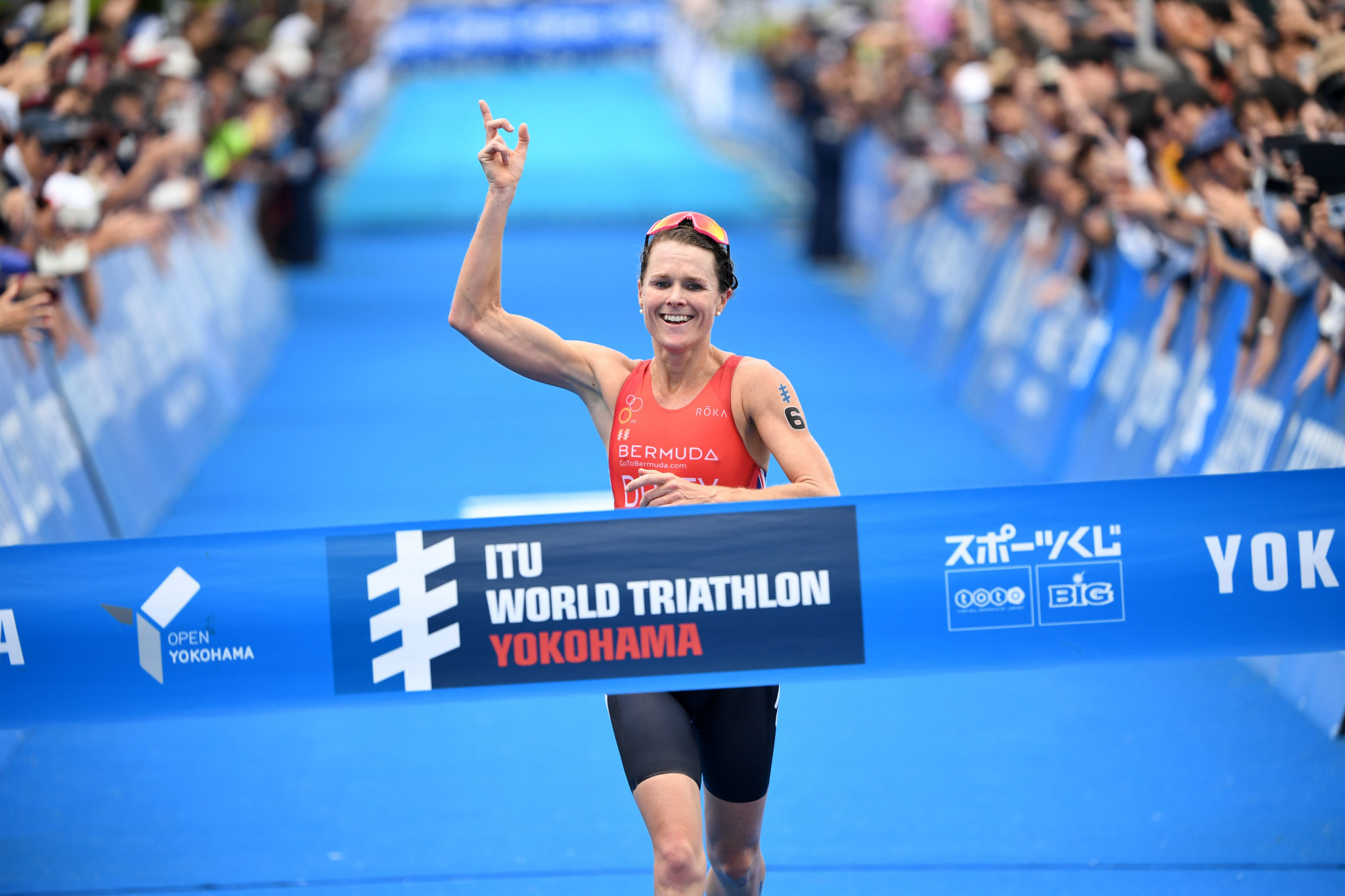 Flora Duffy continued her dominant form in the women's race ©ITU