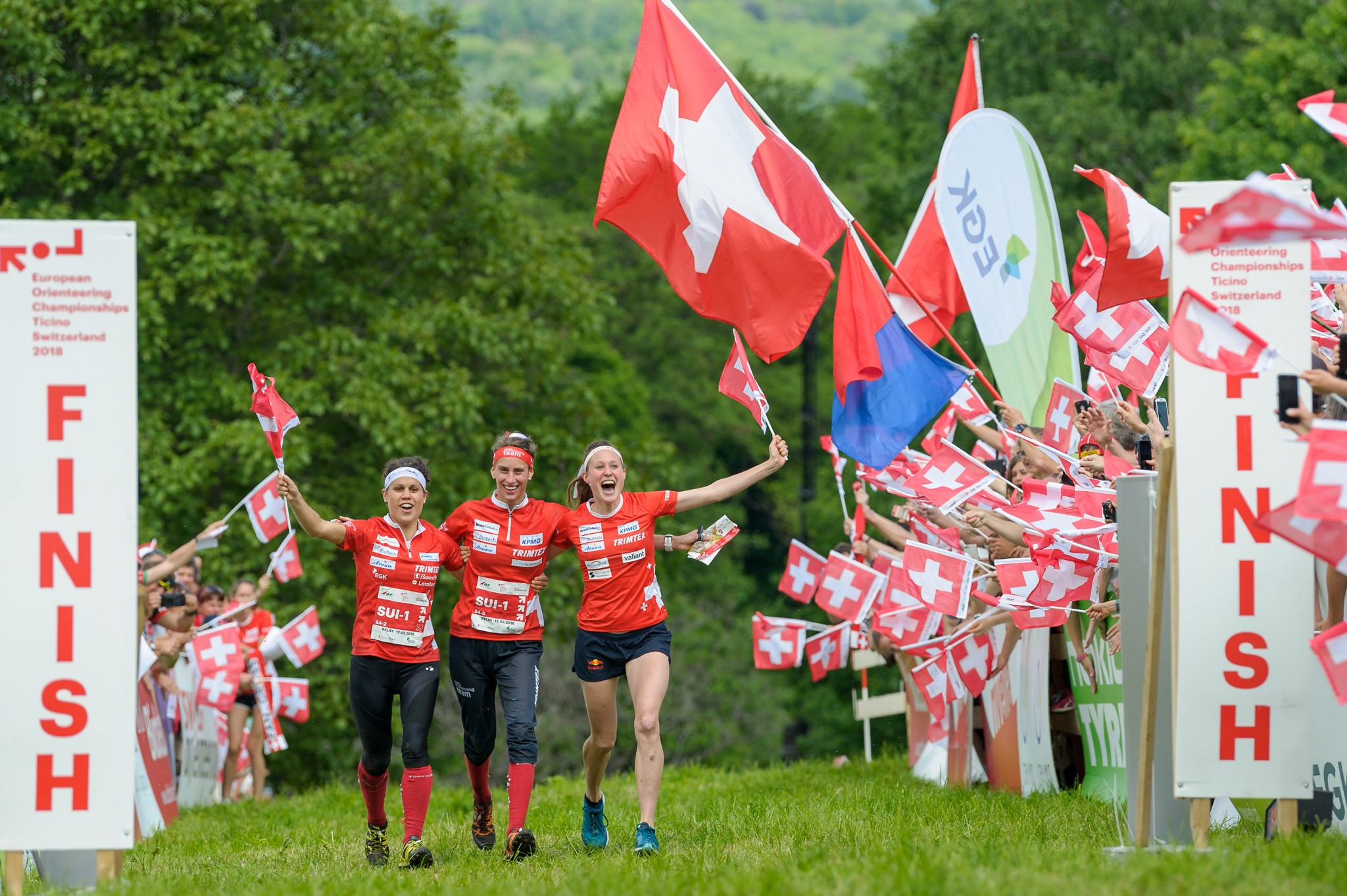 Hosts Switzerland celebrate gold in the women's relay ©IOF