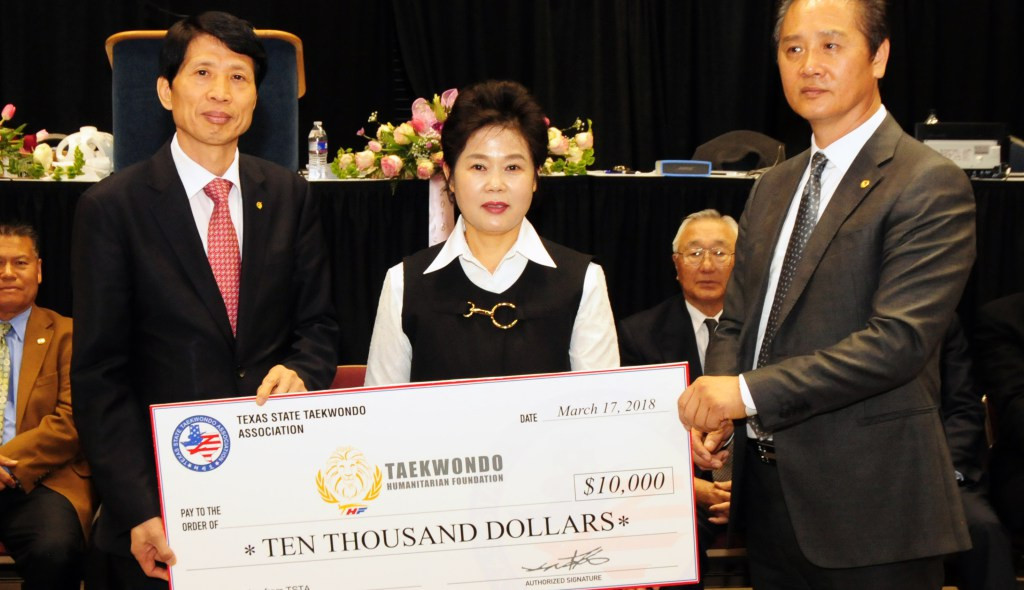 The Taekwondo Humanitarian Foundation received a $10,000 donation at the 2018 Texas State Taekwondo Championships ©Taekwondo Humanitarian Foundation