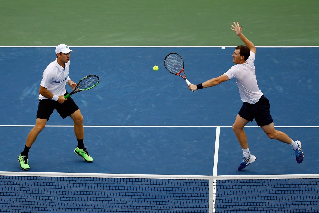 Peers and Murray reach men's US Open doubles final as rain postpones women's clashes