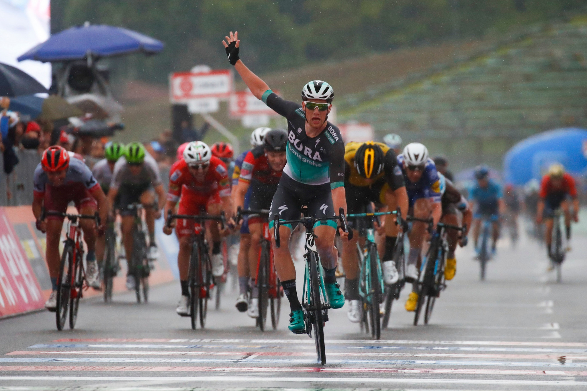 Bennett clinches second stage win on rain sodden Giro d'Italia finish at Imola