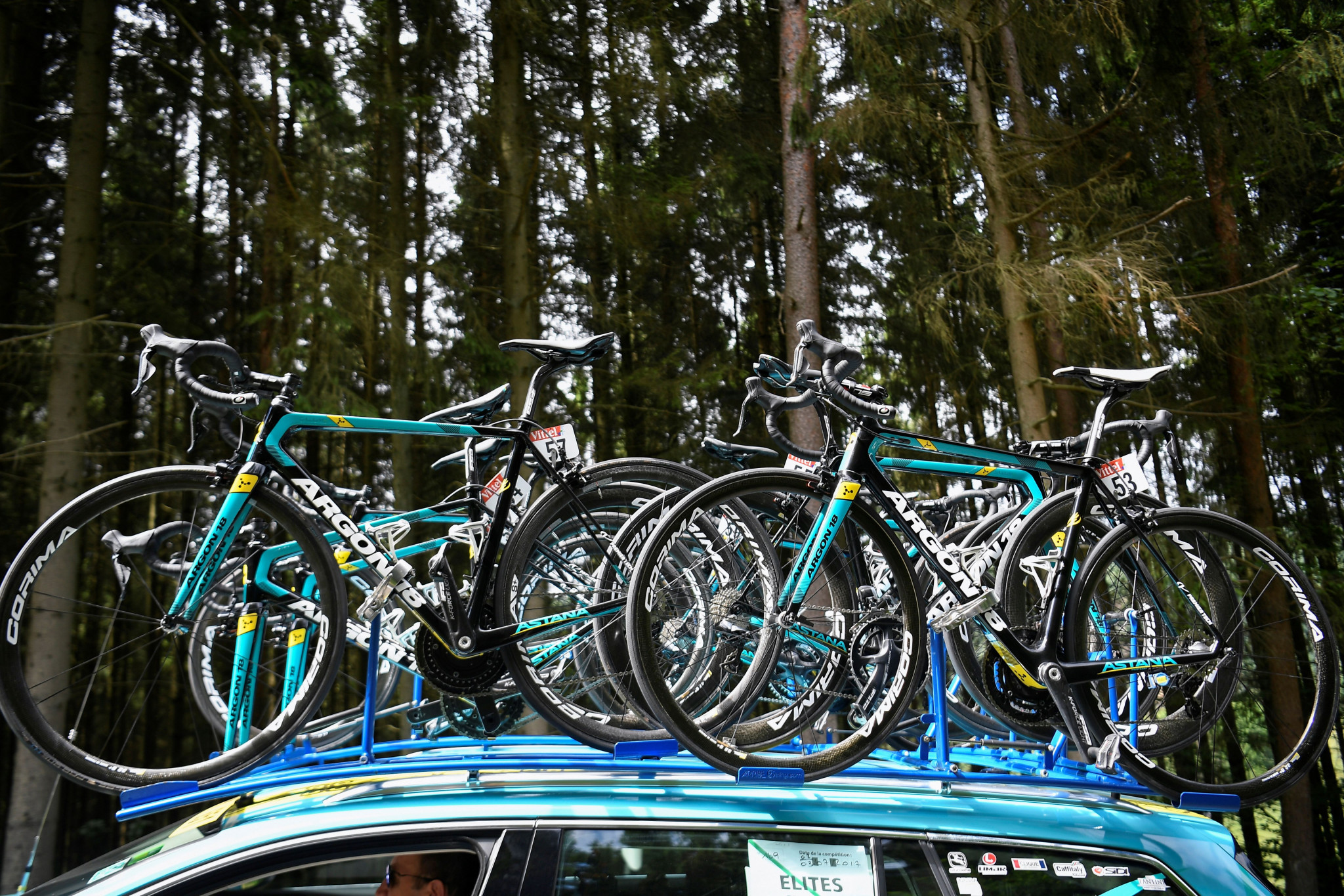 Astana's team car nearly struck a marshall during the Tour de Yorkshire ©Getty Images