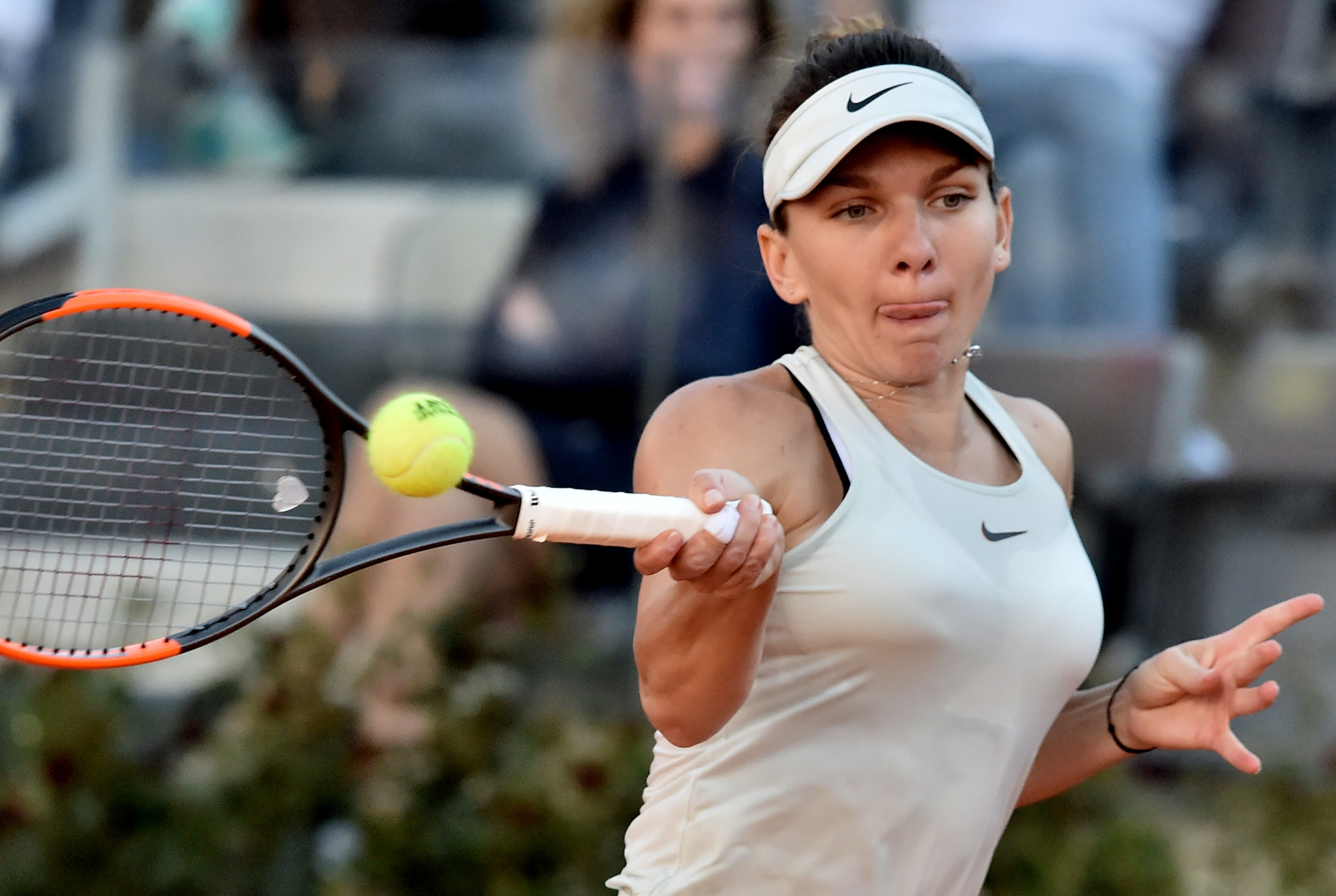 Simona Halep came from behind to beat Maria Sharapova to reach the final ©Getty Images