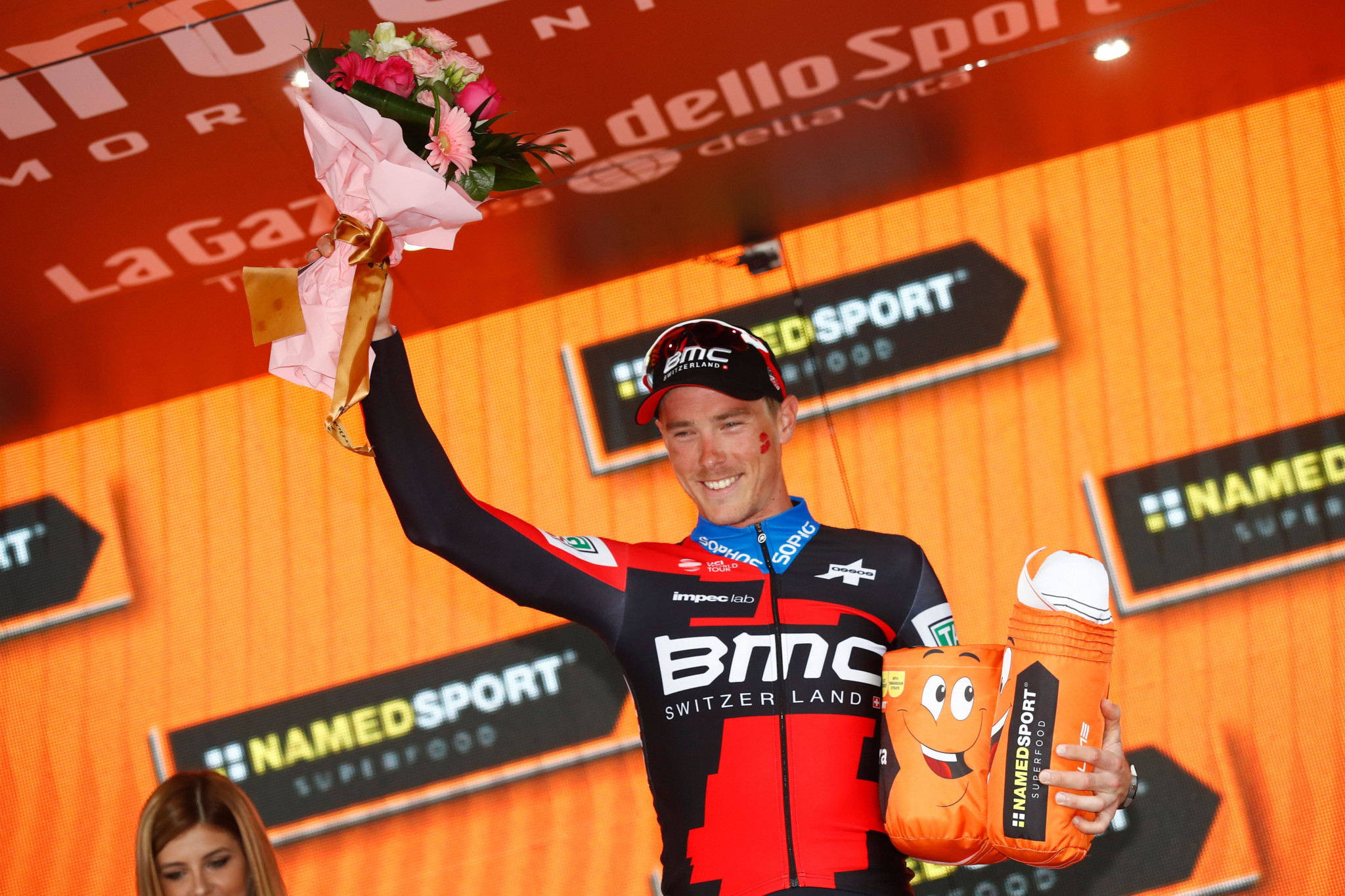 Dennis wins Giro d'Italia time trial as Yates maintains lead