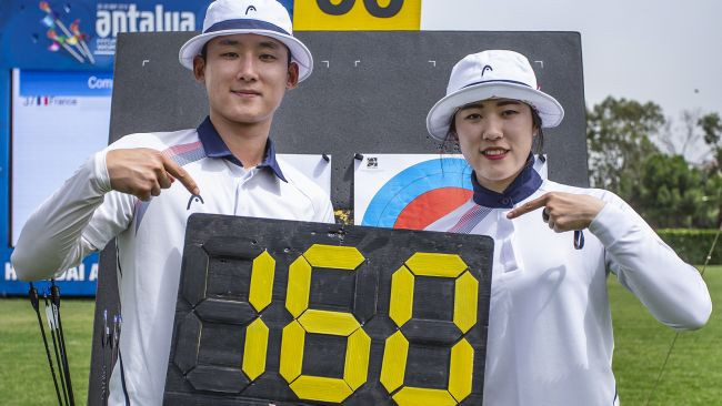 South Korea's Kim Jong-ho and So Chae-won broke the world record to set up a meeting with France in the mixed compound gold medal match ©World Archery