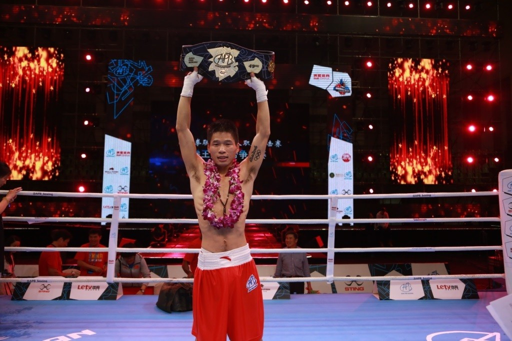 China's Bin Lyu recorded a unanimous points victory in front of a home crowd