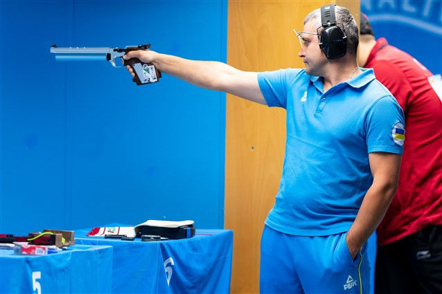 Ukraine’s Oleh Omelchuk managed a world record in the men's 10m air pistol event ©ISSF