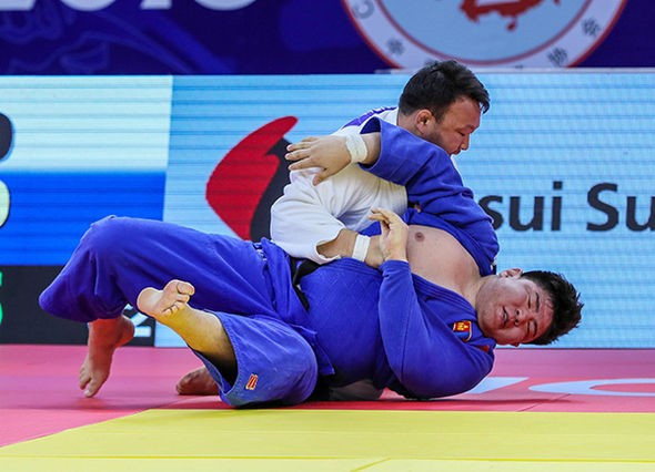Mongolian legend Naidangiin Tüvshinbayar rolled back the years with a vintage performance to win the men's heavyweight division ©IJF