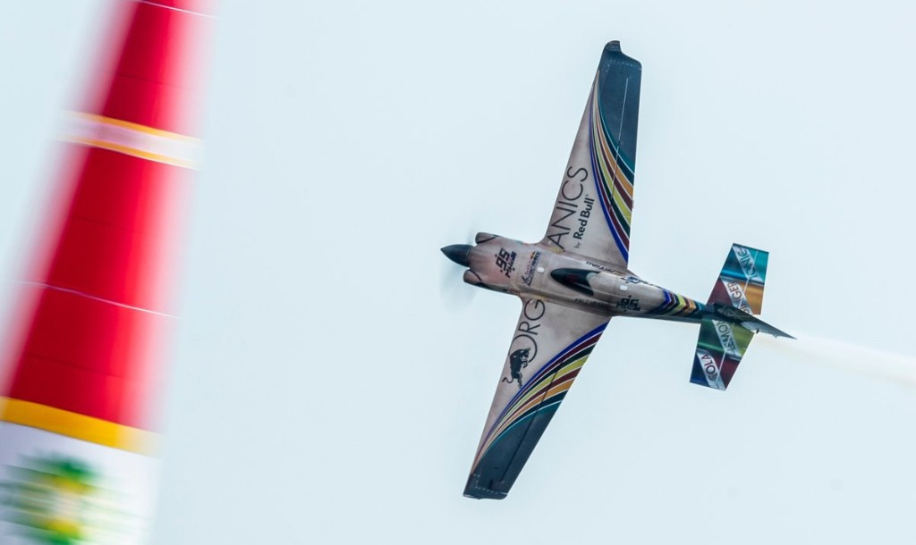 Hall triumphs in Chiba to record second successive Red Bull Air Race World Championship win