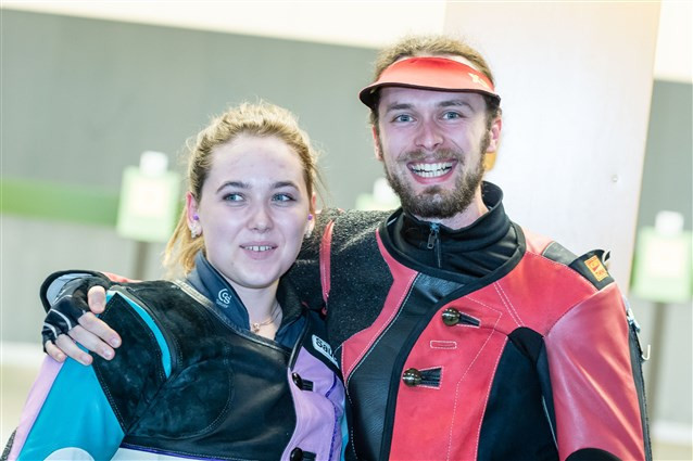Russia’s Sergey Kamenskiy and Anastasiia Galashina won the 10 metres air rifle mixed team event as action concluded today at the ISSF World Cup in Munich ©ISSF