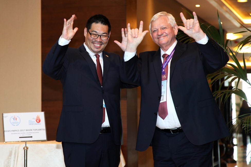 Kang Chen, left, has been appointed acting President to replace Valery Rukhledev ©Deaflympics