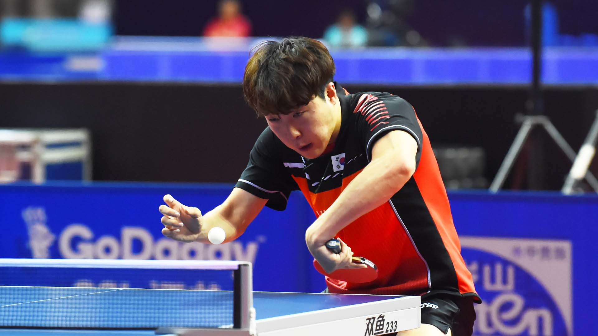 Lim stuns third seed and 2012 winner Xu to reach second round at ITTF China Open