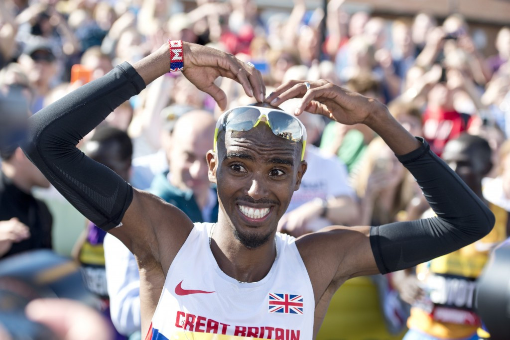 Mo Farah does the "Mobot" after retaining his Great North Run title in a European record time today ©Getty Images