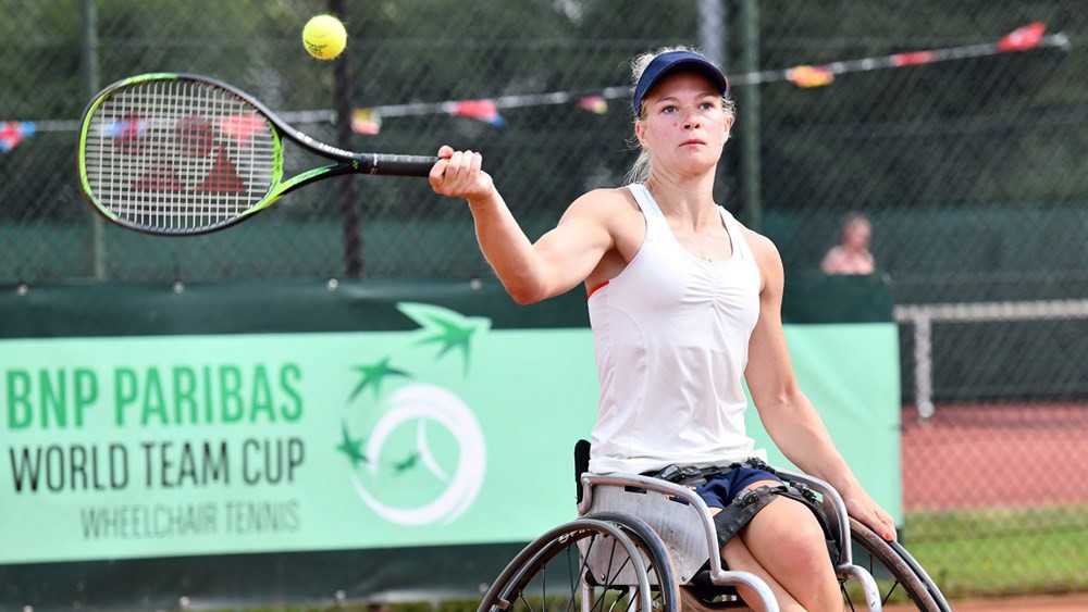Diede de Groot and Aniek van Koot booked their place in the women's final with victory over France ©ITF