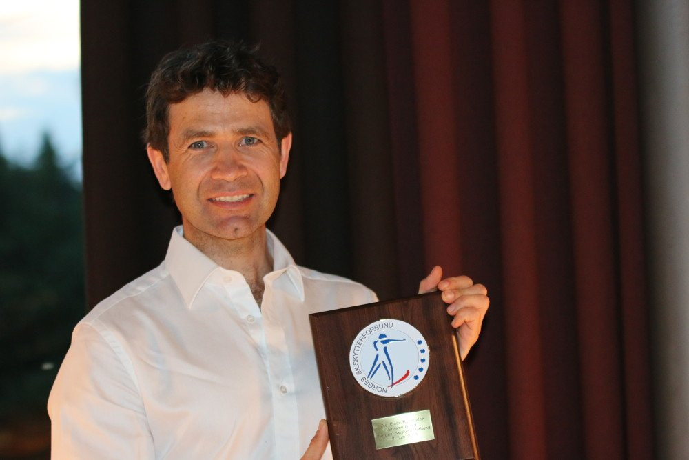 Bjørndalen given honorary membership of Norwegian Biathlon Association