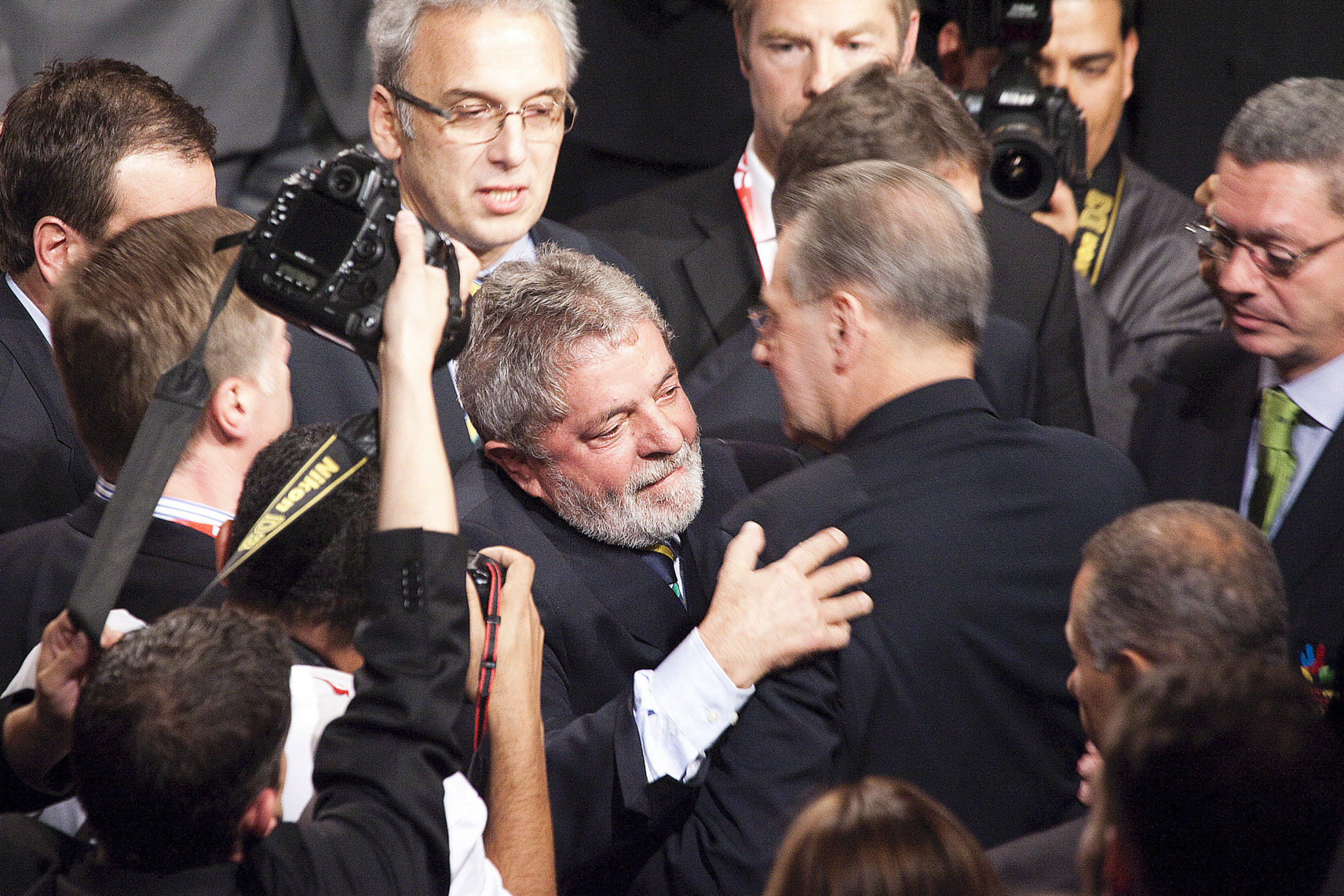Luiz Inacio Lula da Silva, left, pictured embracing then-IOC President Jacques Rogge after Rio was awarded the Olympics in 2009 ©Getty Images