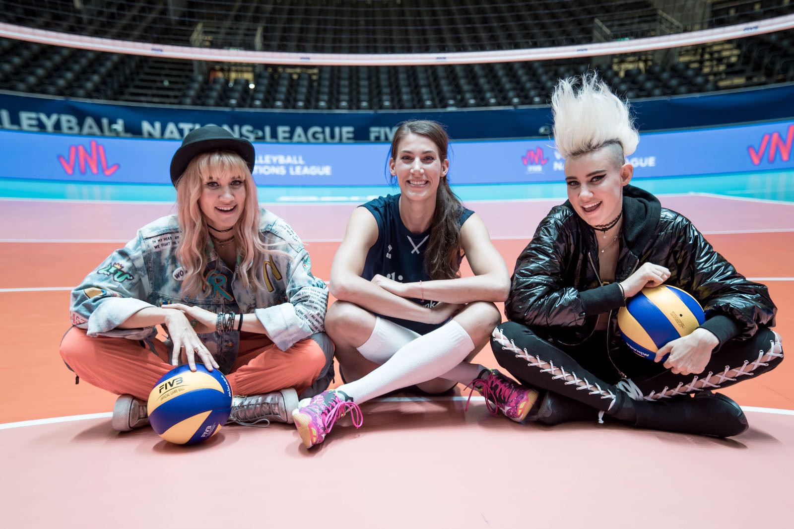  
NERVO spent time with Robin de Kruijf and The Netherlands team before the Women's Volleyball Nations League pool matches in Apeldoorn ©FIVB