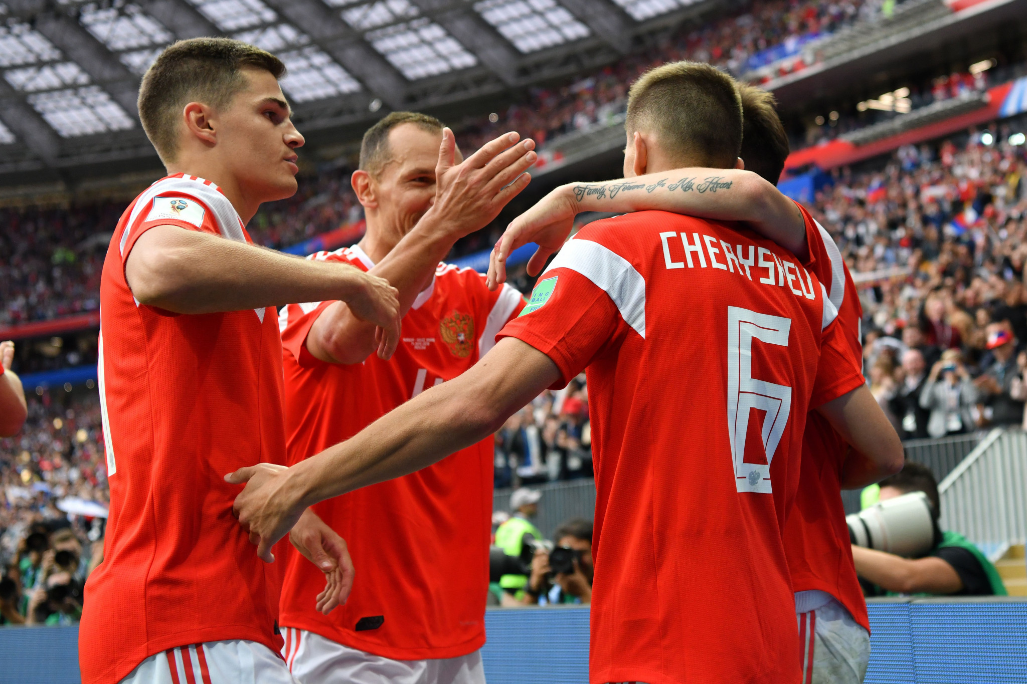 Russia players celebrate as their losing run was emphatically ended ©Getty Images