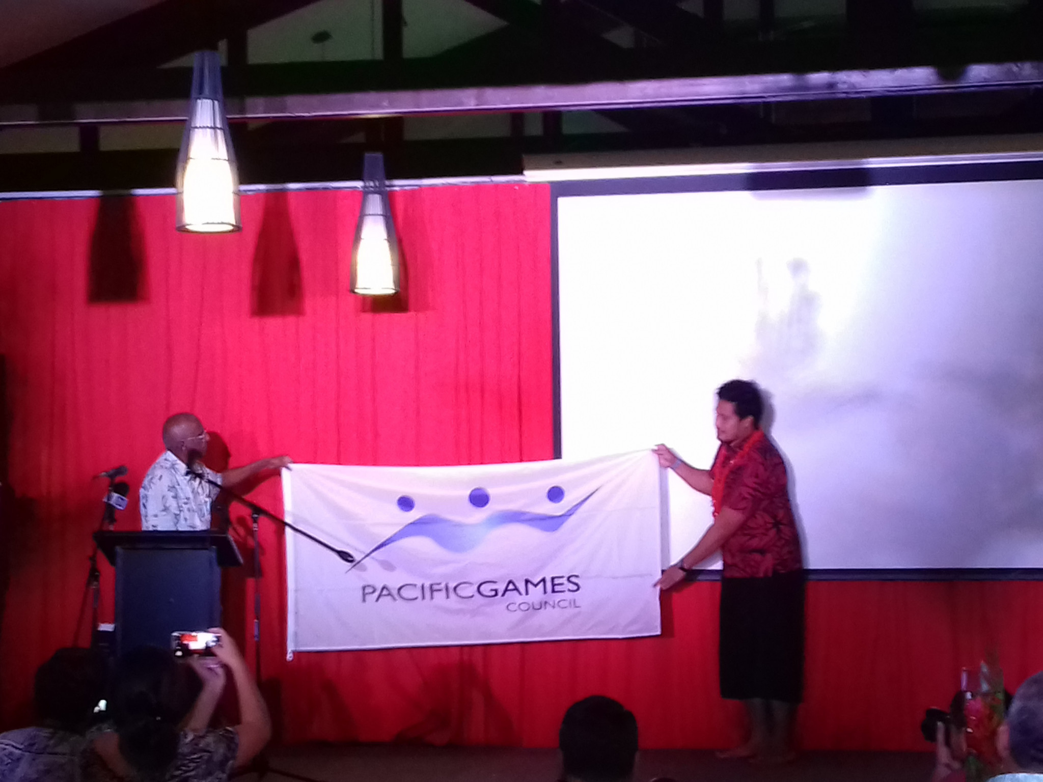 Vidhya Lakhan handed Samoa 2019 chief executive Falefata Hele Matatia the Pacific Games Council flag ©ITG