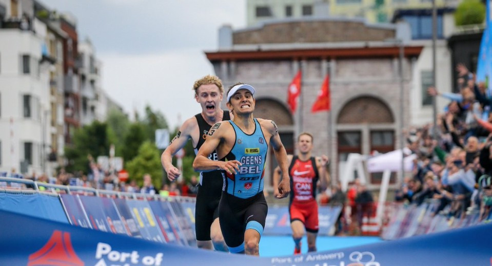 Jelle Geens sprints to victory in the ITU World Cup event in Antwerp ©ITU
