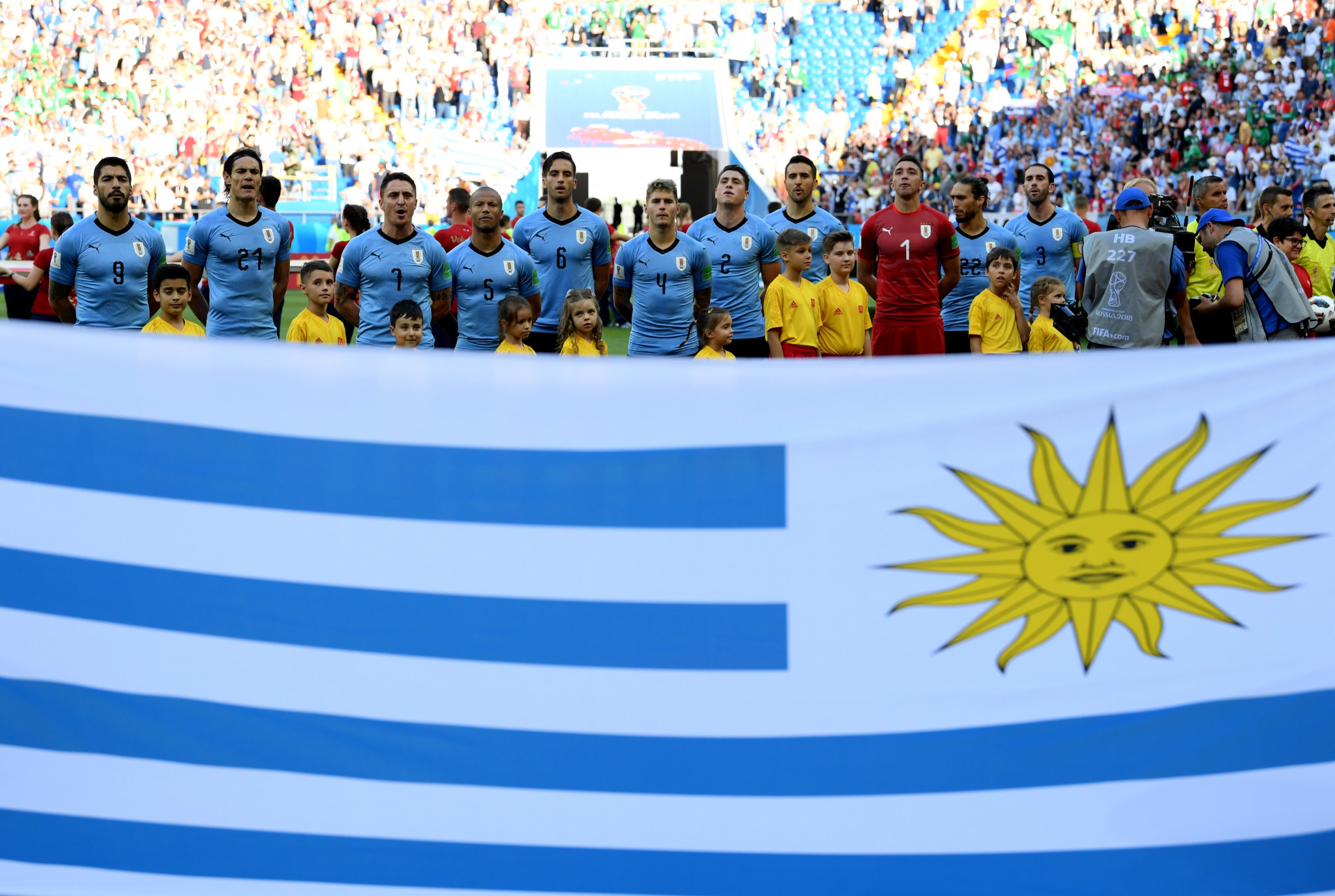 Uruguay players sing the national anthem before the match with Saudi Arabia ©Getty Images