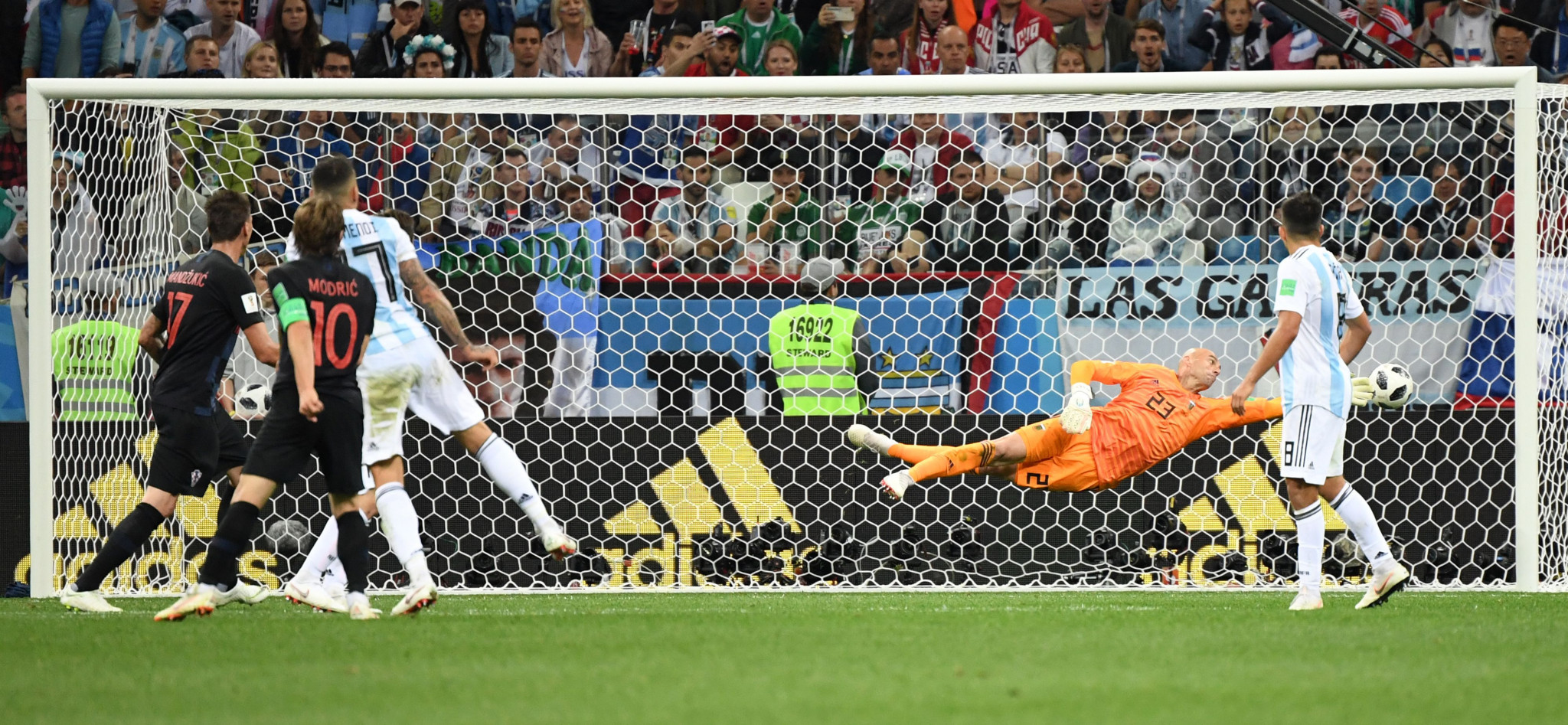 Luka Modrić curled in a superb second ©Getty Images