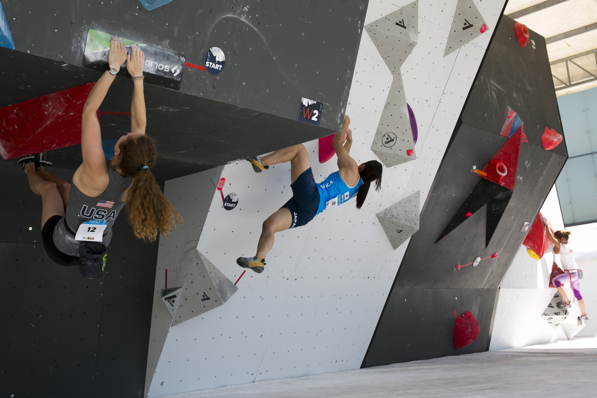 French and Japanese competitors dominate bouldering qualification at FISU World University Sport Climbing Championship