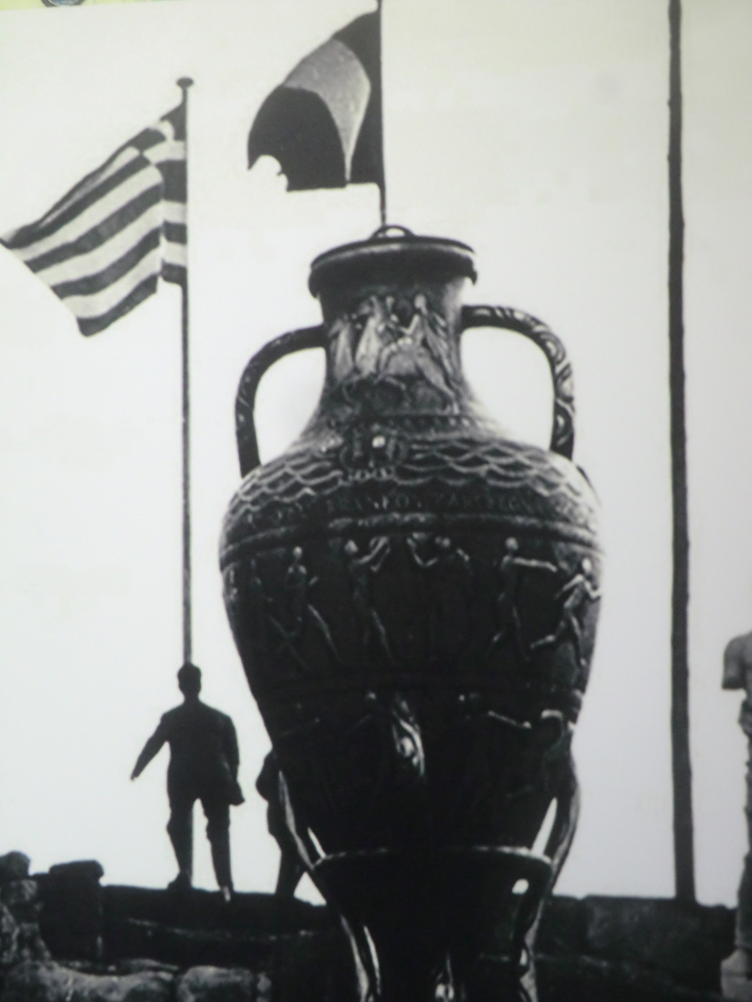 The amphora at the 1955 Mediterranean Games ©Fundación Barcelona Olímpica