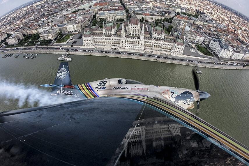 Budapest is a classic stop on the calendar ©Red Bull Air Race World Championship