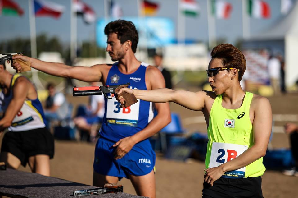 Competition in the concluding laser run was fierce for the silver and bronze medals at the UIPM World Cup Final ©UIPM