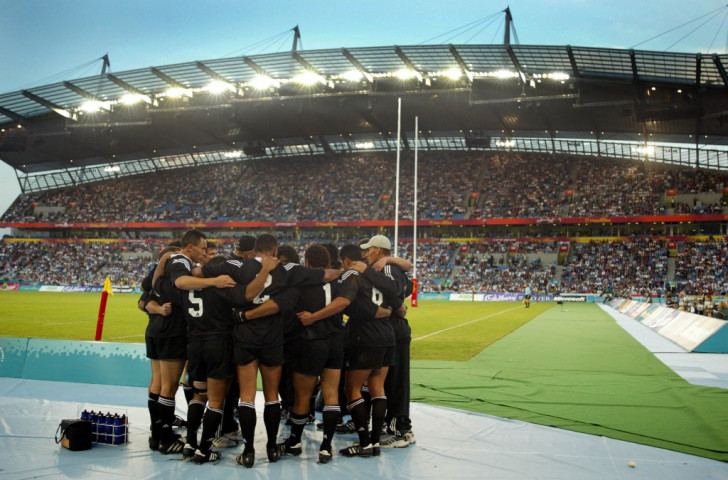 New Zealand hit the huddle during the rugby sevens at the City of Manchester Stadium in 2002, where they defended their title ©Getty Images