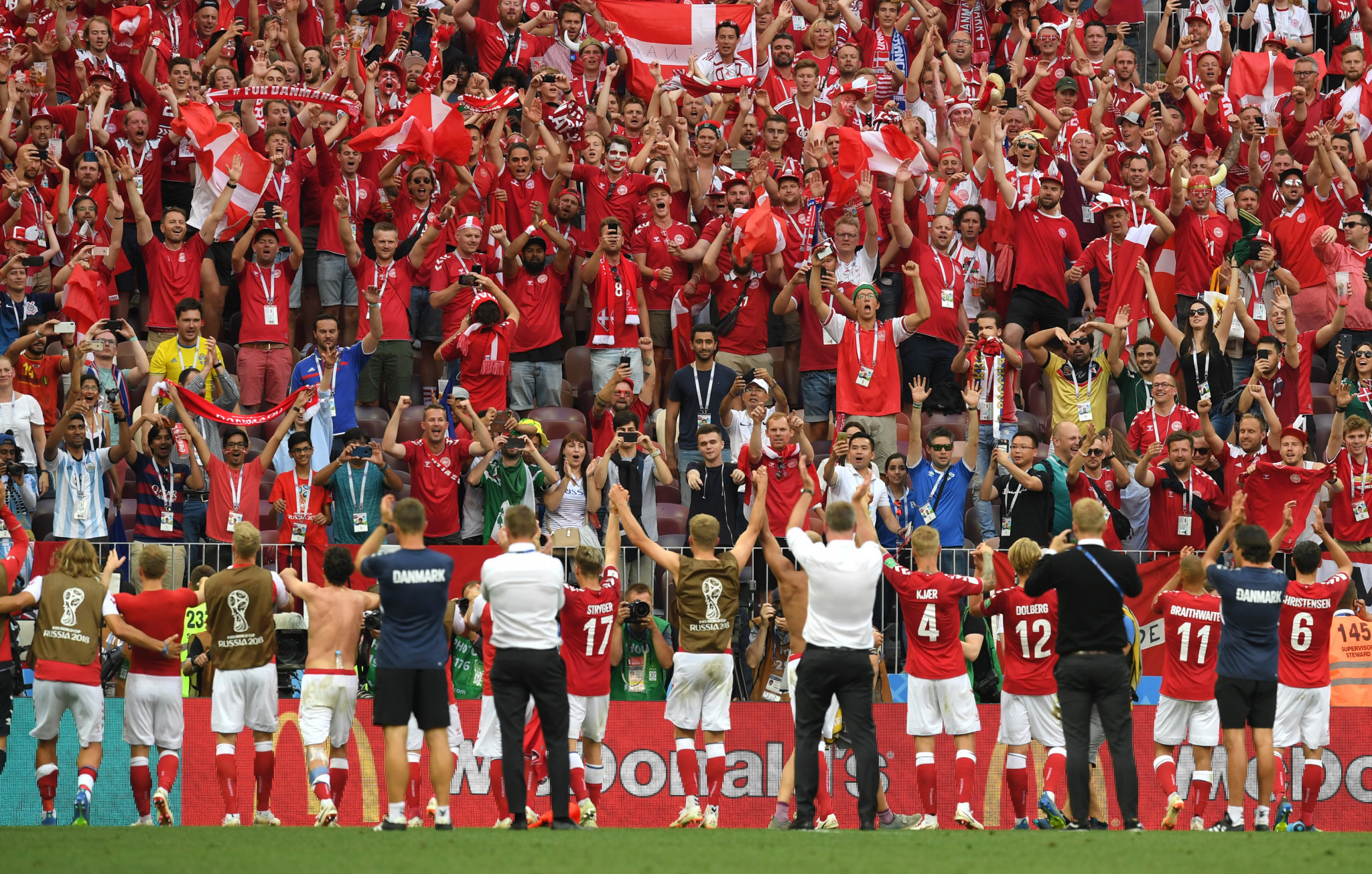 Denmark players acknowledge crowd support ©Getty Images
