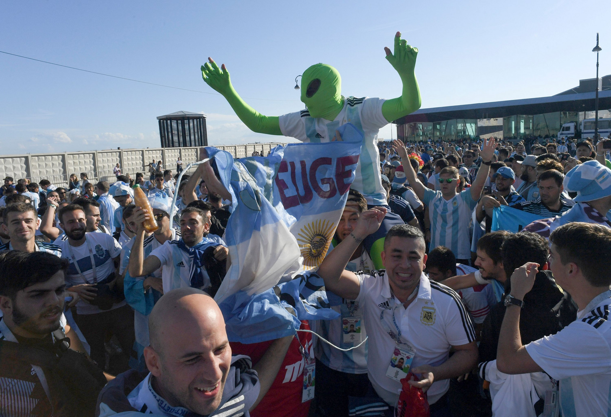 Argentina supporters prepare for their match with Nigeria ©Getty Images
