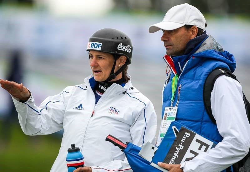 The French coaches discuss how to tackle the course ©ICF