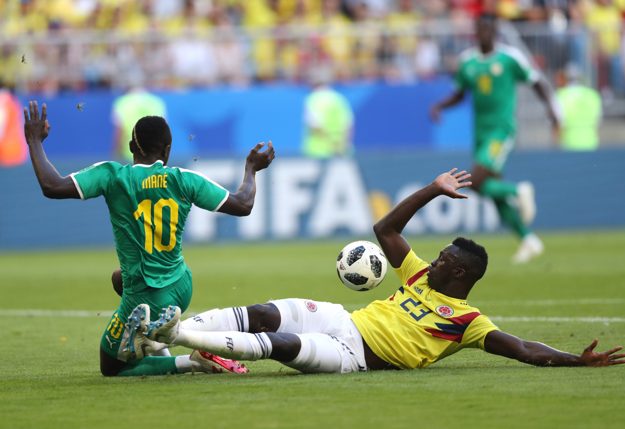A brilliant tackle by Davinson Sanchez denies Sadio Mane ©Getty Images