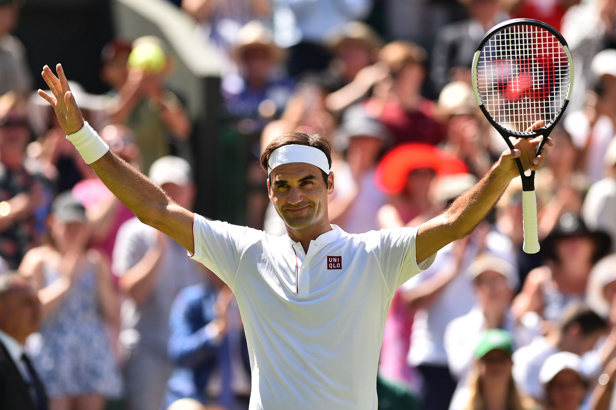 Federer and Williams both win on opening day of Wimbledon 