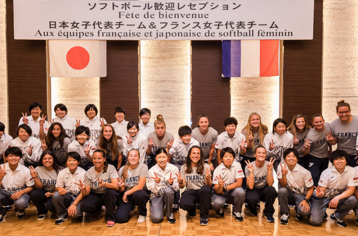 The Japan Softball Association signed a Memorandum of Understanding with the French Baseball and Softball Federation prior to the All-Star Softball Series ©WBSC