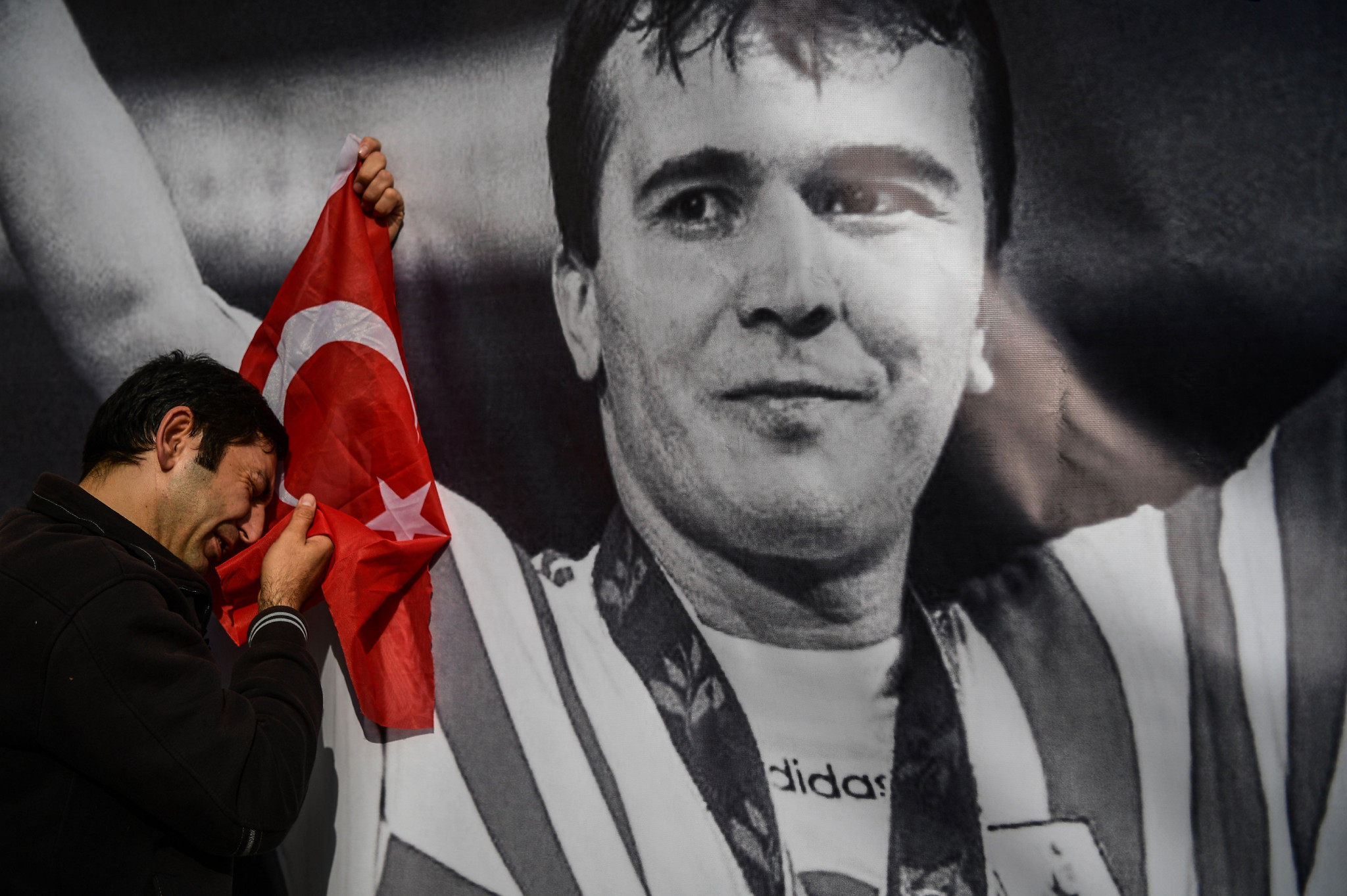 Turkey’s three-time Olympic gold medal-winning weightlifter Naim Süleymanoğlu has been exhumed in Istanbul as part of a paternity lawsuit ©Getty Images