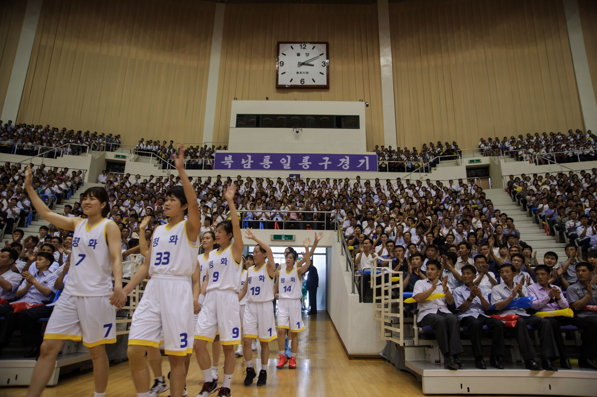 The players enter the court in Pyongyang ©Getty Images 