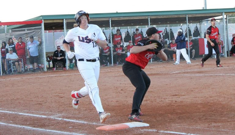 Canada beat the United States 10-3 today ©WBSC