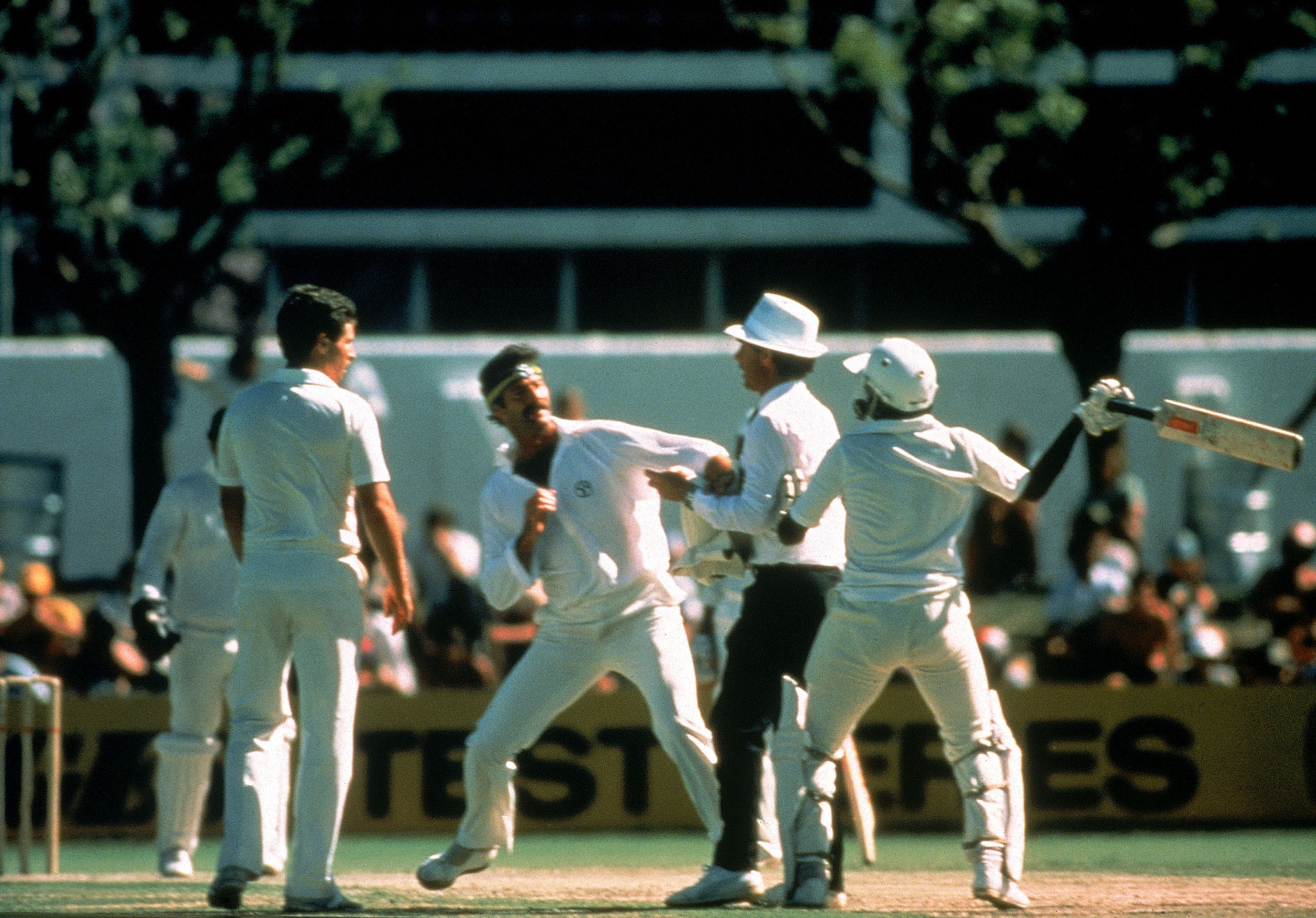 Dennis Lillee, left, and Javed Miandad nearly come to blows in a test Match in 1981 ©Getty Images