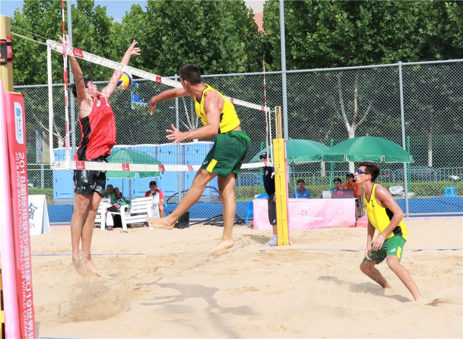 Gabriel Zuliani and Gabriel de Abreu Lima Pisco  of Brazil made an ominous start as they claimed two wins today ©FIVB