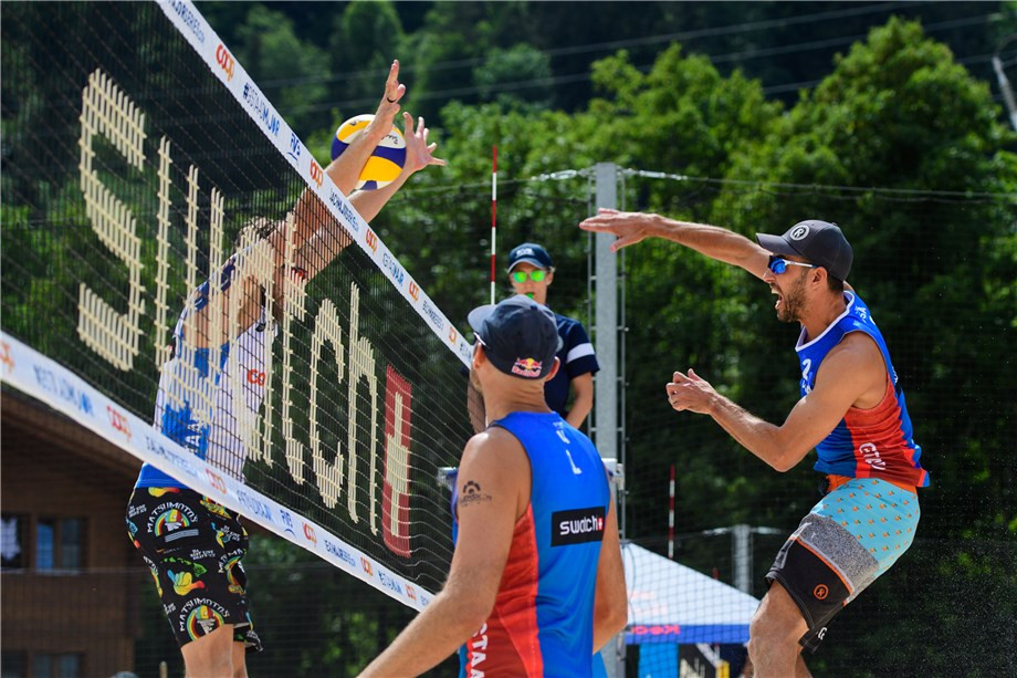 Phil Dalhausser and Nick Lucena reached the second round of the men's event ©FIVB